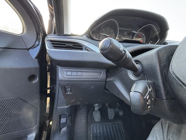 Peugeot 2008 1.6 bluehdi style, 2018 - afbeelding 13 van  32