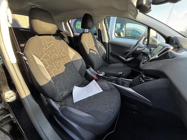 Peugeot 2008 1.6 bluehdi style, 2018 - afbeelding 18 van  32