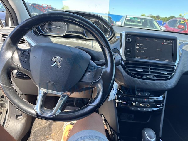 Peugeot 2008 allure 110 at, 2017 - afbeelding 5 van  31