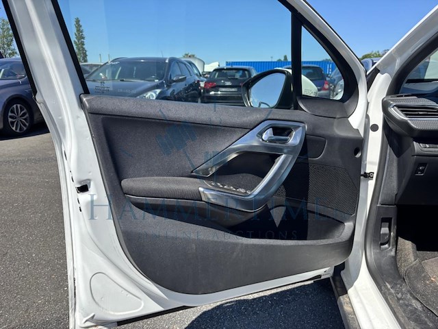 Peugeot 2008 allure 110 at, 2017 - afbeelding 30 van  31