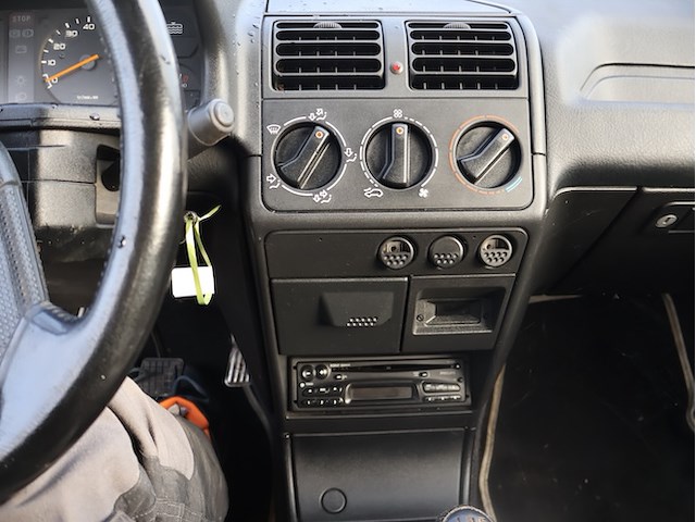 Peugeot 205 - vf320dk2224917038 - 1992 - afbeelding 5 van  25