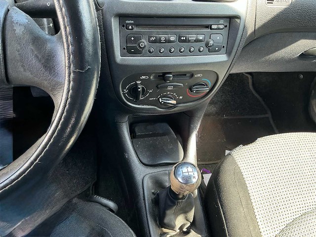 Peugeot 206 personenwagen personenauto - afbeelding 7 van  18