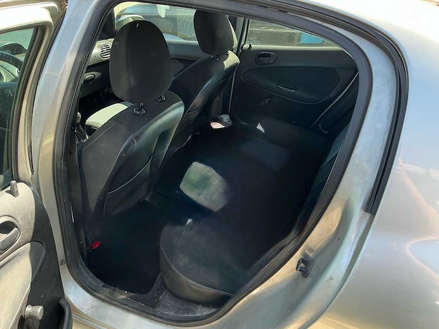 Peugeot 206 personenwagen personenauto - afbeelding 8 van  18