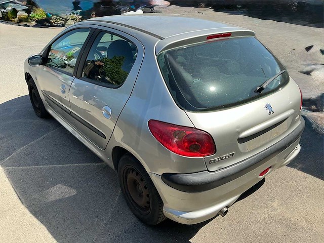 Peugeot 206 personenwagen personenauto - afbeelding 13 van  18