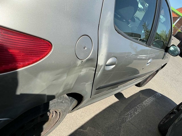 Peugeot 206 personenwagen personenauto - afbeelding 17 van  18