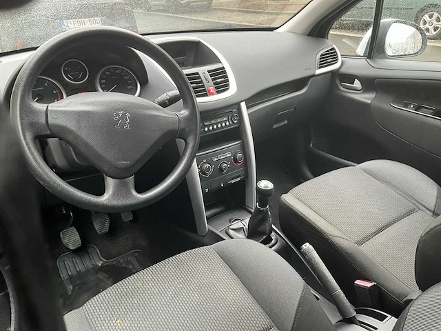 Peugeot 207 /2011 / 190427km / 1,6 hdi - afbeelding 2 van  18