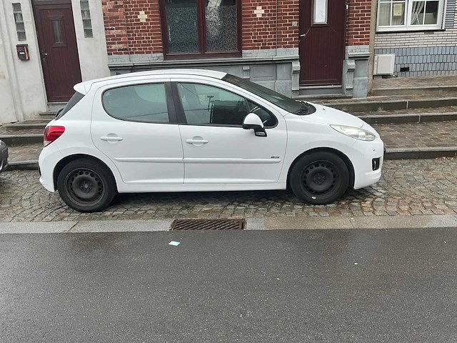 Peugeot 207 /2011 / 190427km / 1,6 hdi - afbeelding 14 van  18
