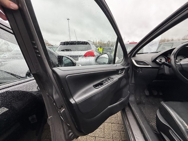 Peugeot 207 sw 1.6 hdi sporty outdoor, 2009 - afbeelding 24 van  27