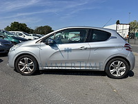 Peugeot 208 1.4 hdi allure, 2013 - afbeelding 8 van  37