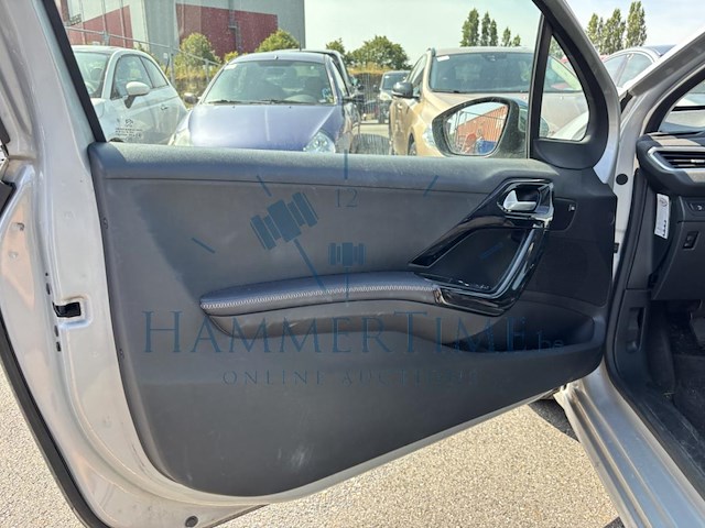 Peugeot 208 1.4 hdi allure, 2013 - afbeelding 9 van  37