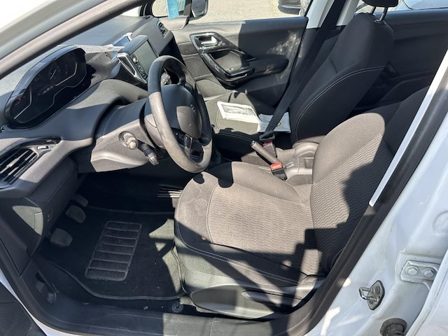 Peugeot 208 luxury puretech 82 , 2018 - afbeelding 30 van  32