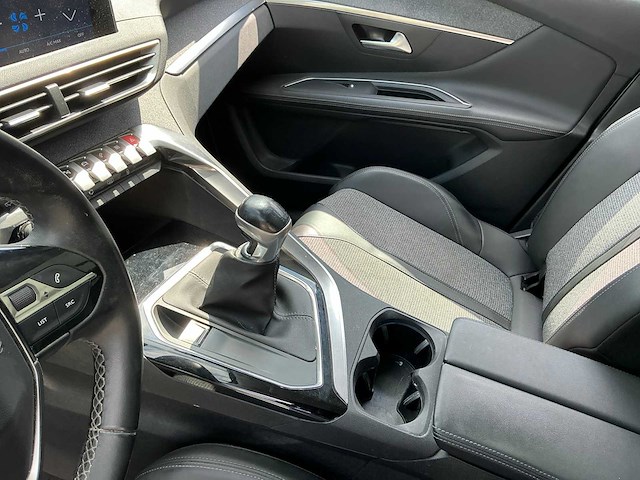 Peugeot 3008 personenauto - afbeelding 18 van  31