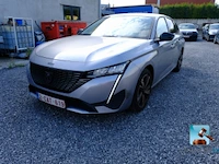 Peugeot 308 en schrobzuigmachine