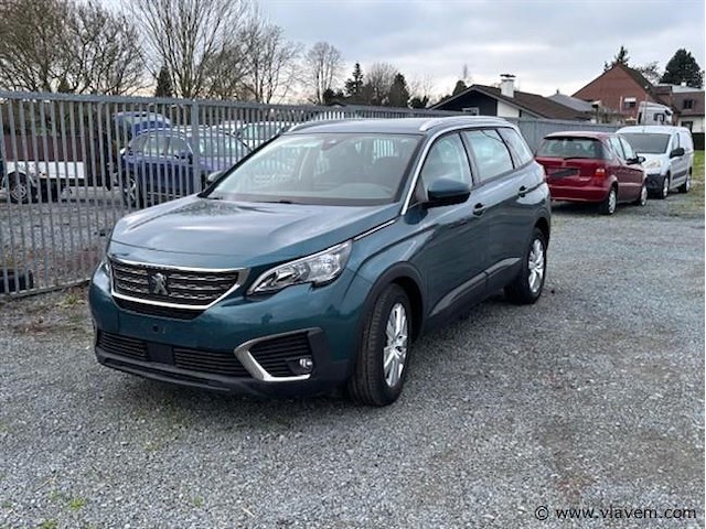 Peugeot 5008 met motorprobleem - afbeelding 1 van  9