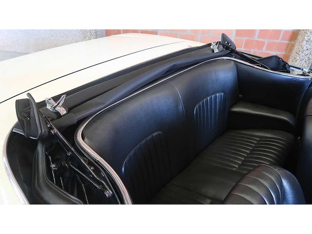 Peugeot 504 cabriolet - afbeelding 34 van  37