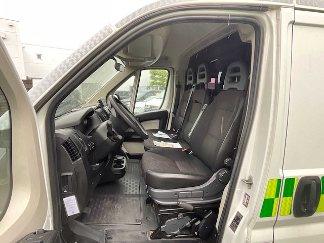 Peugeot boxer ambulance - afbeelding 4 van  23