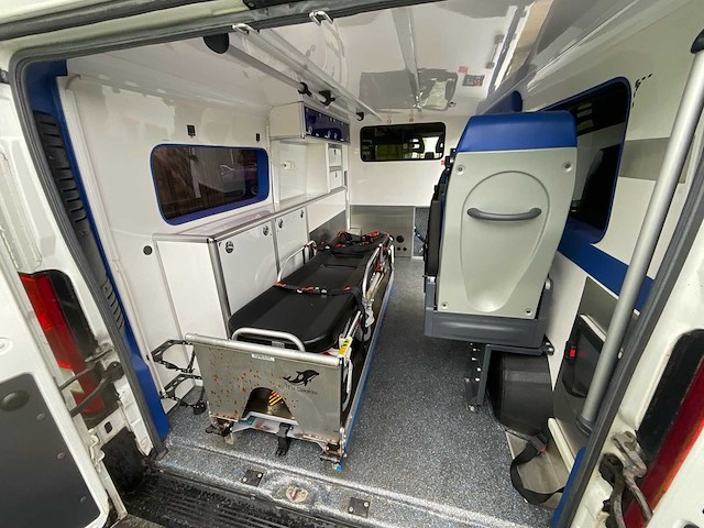 Peugeot boxer ambulance - afbeelding 11 van  23