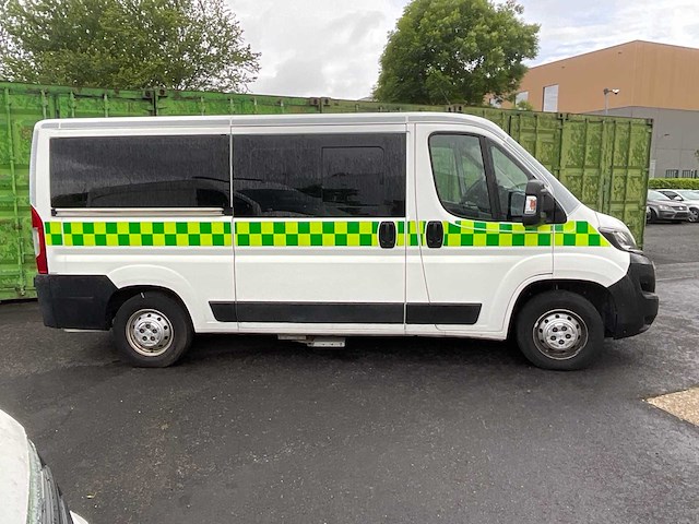 Peugeot boxer ambulance - afbeelding 20 van  23