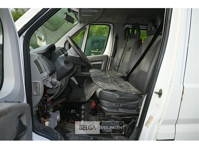 Peugeot boxer lichte vrachtwagen zonder motor - afbeelding 20 van  22