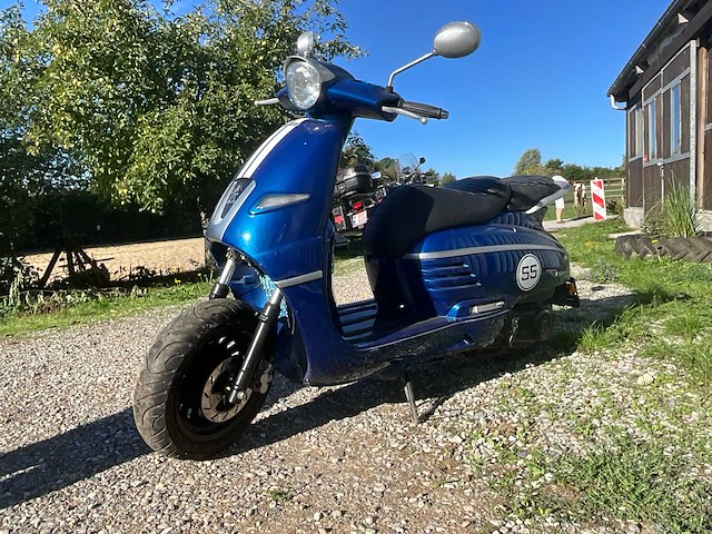Peugeot django m2 scooter - afbeelding 1 van  6