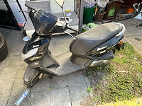 Peugeot kisbee scooter - afbeelding 1 van  7