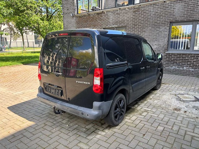 Peugeot partner lichte bedrijfswagen - afbeelding 28 van  32