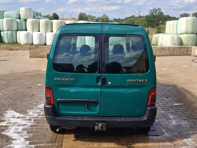 Peugeot partner lichte vracht 1.9 diesel - 175.598 km - trekhaak - ruime afgesloten laadruimte - afbeelding 12 van  17