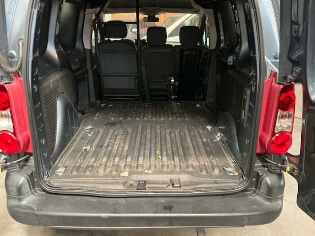 Peugeot partner lichte vracht personenauto - afbeelding 11 van  24