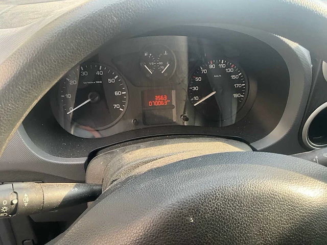 Peugeot partner partner peugeot partner 1.6 diesel – 2017 – 70,063 km – 3 zitplaatsen – sleepstang - afbeelding 8 van  26