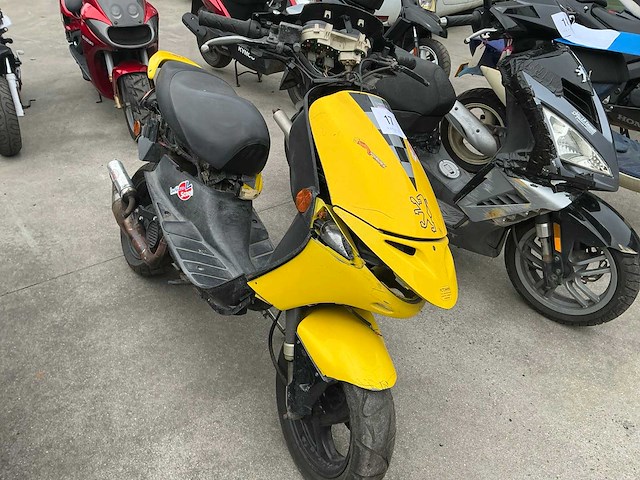 Peugeot scooter dienend voor wisselstukken - afbeelding 3 van  7