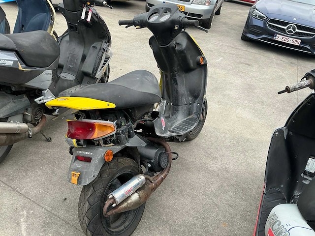 Peugeot scooter dienend voor wisselstukken - afbeelding 4 van  7