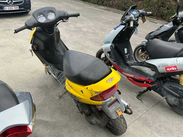 Peugeot scooter dienend voor wisselstukken - afbeelding 5 van  7