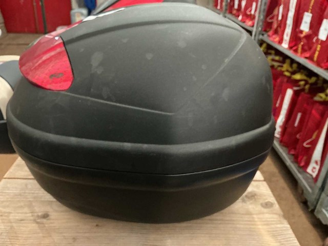 Peugeot scooter/ vespa topkoffer - afbeelding 1 van  1