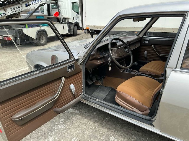 Peugeot sedan 504 oldtimer - afbeelding 5 van  23