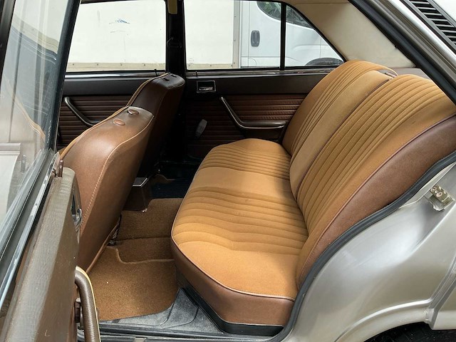 Peugeot sedan 504 oldtimer - afbeelding 7 van  23