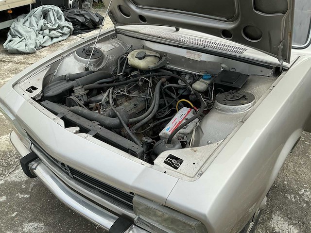 Peugeot sedan 504 oldtimer - afbeelding 13 van  23
