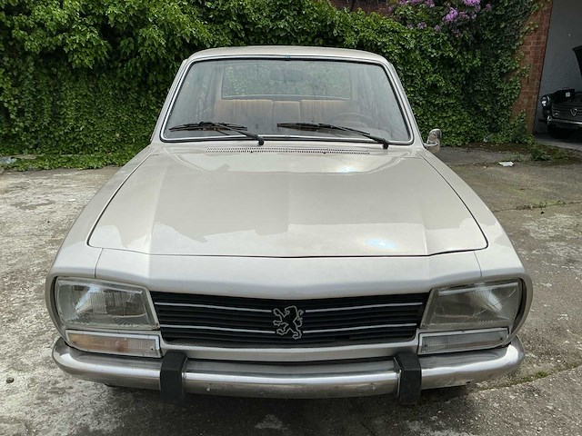 Peugeot sedan 504 oldtimer - afbeelding 22 van  23