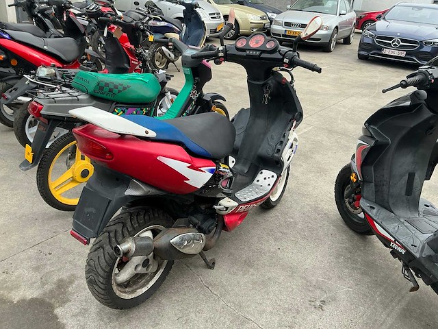 Peugeot speedfight scooter dienend voor wisselstukken - afbeelding 2 van  4