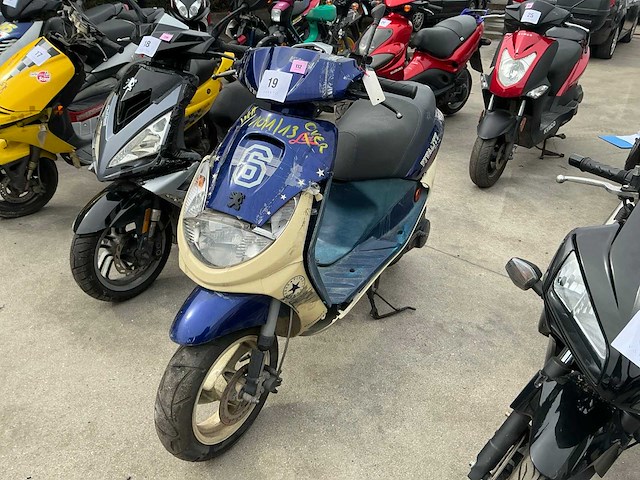 Peugeot vivacity scooter dienend voor wisselstukken - afbeelding 1 van  5