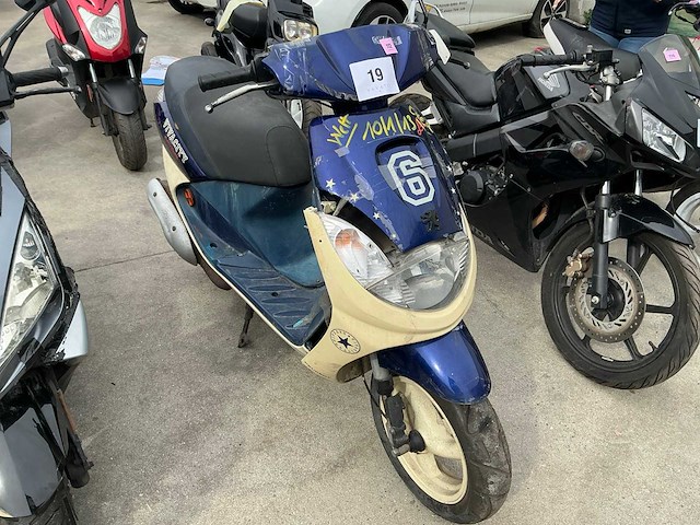 Peugeot vivacity scooter dienend voor wisselstukken - afbeelding 3 van  5
