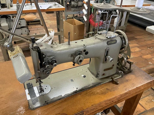Pfaff 138-6 zigzag naaimachine - afbeelding 3 van  7