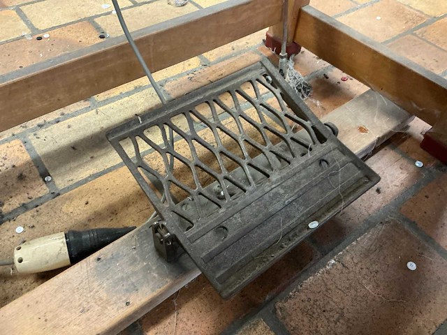 Pfaff 138-6 zigzag naaimachine - afbeelding 6 van  7