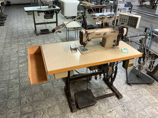 Pfaff 483-780/01-900/51 naaimachine - afbeelding 1 van  4