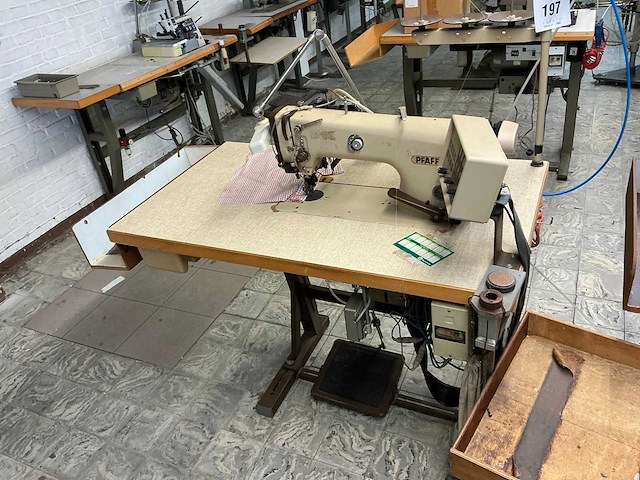 Pfaff 487-706/81 naaimachine - afbeelding 1 van  3