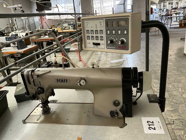 Pfaff 487-706/82 naaimachine - afbeelding 1 van  3