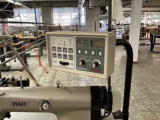 Pfaff 487-706/82 naaimachine - afbeelding 2 van  3