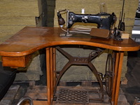 Pfaff naaimachine met voetbediening - afbeelding 3 van  7