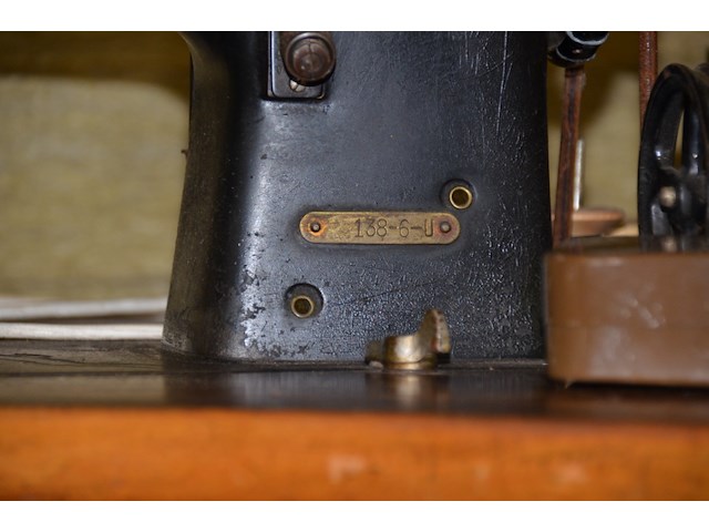 Pfaff naaimachine met voetbediening - afbeelding 5 van  7