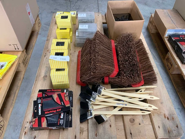 Pgb, diggers partij divers materiaal - afbeelding 1 van  7