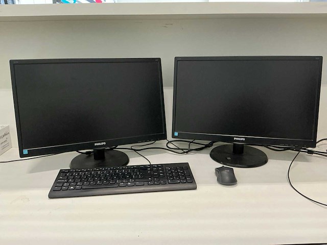 Philips 223v5l 22” monitor (2x) - afbeelding 1 van  2